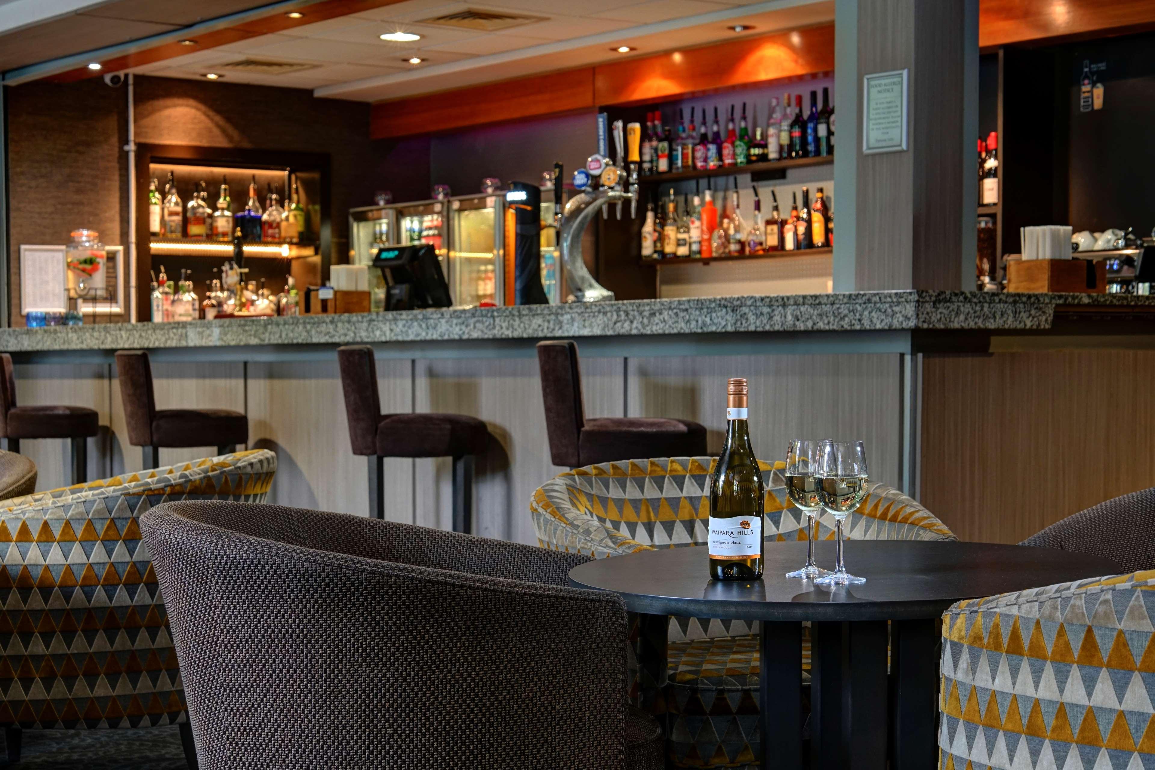 Cresta Court Hotel Altrincham Exterior photo