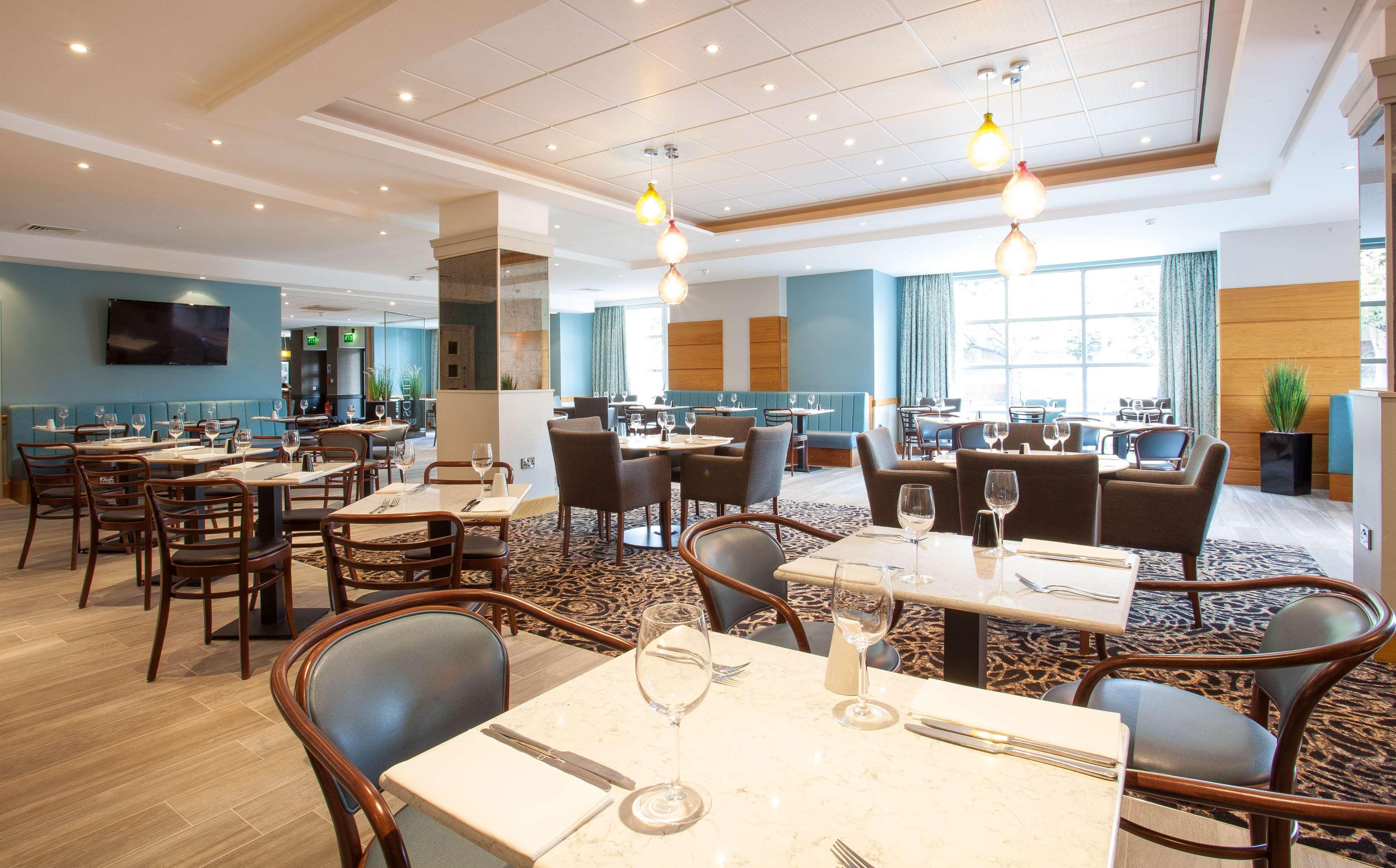 Cresta Court Hotel Altrincham Exterior photo