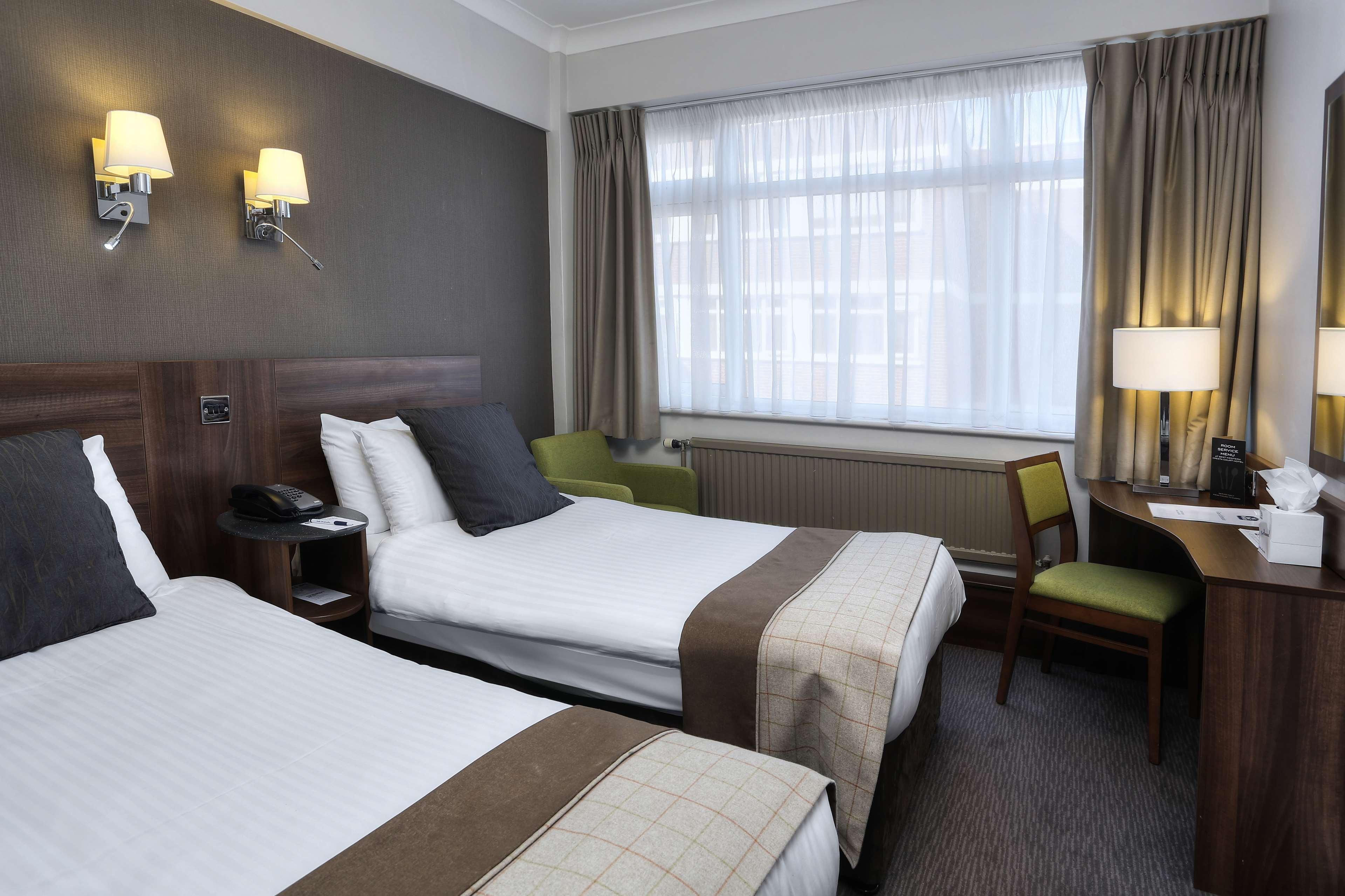 Cresta Court Hotel Altrincham Exterior photo