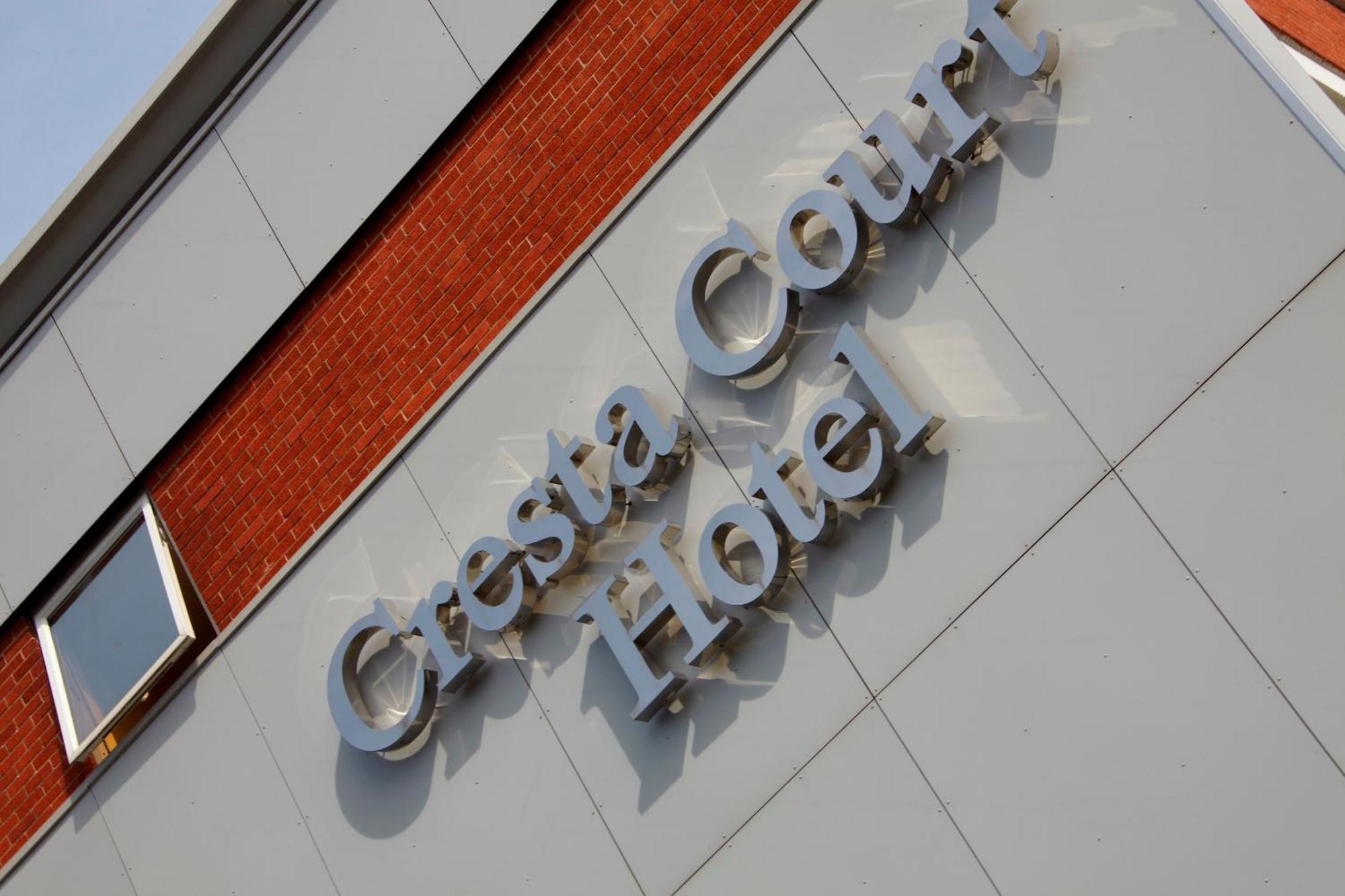 Cresta Court Hotel Altrincham Exterior photo