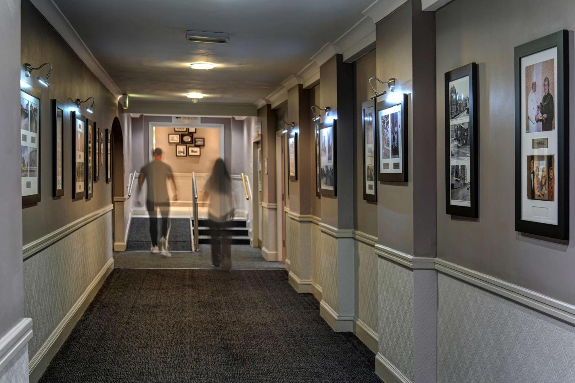 Cresta Court Hotel Altrincham Exterior photo