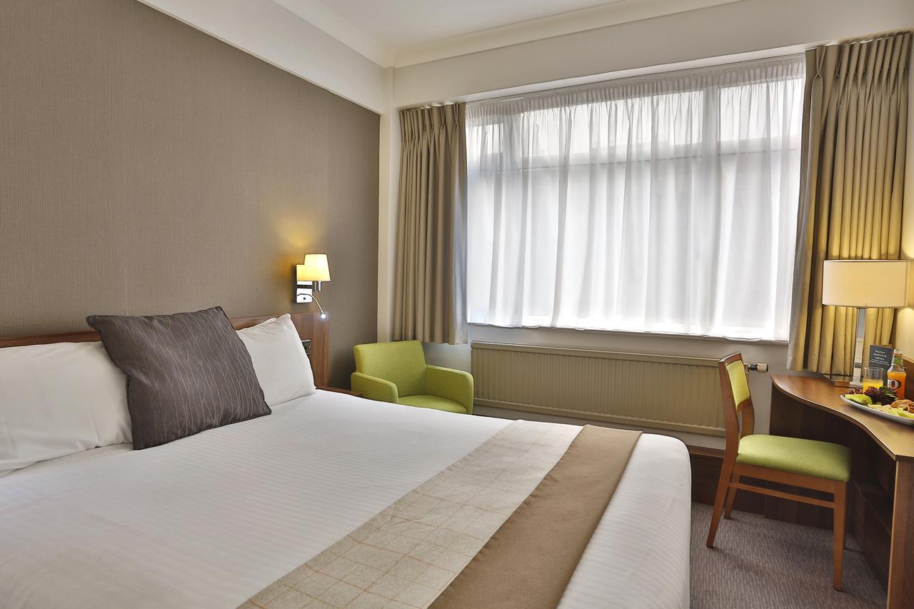 Cresta Court Hotel Altrincham Exterior photo