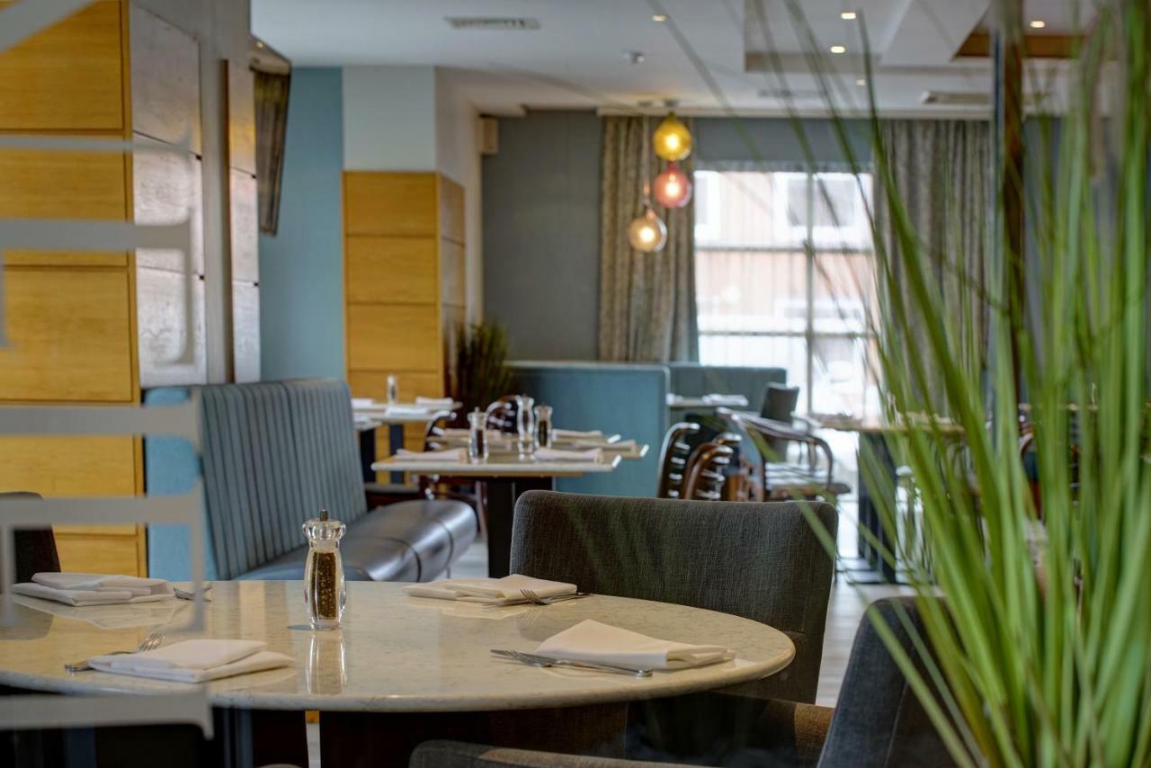 Cresta Court Hotel Altrincham Exterior photo